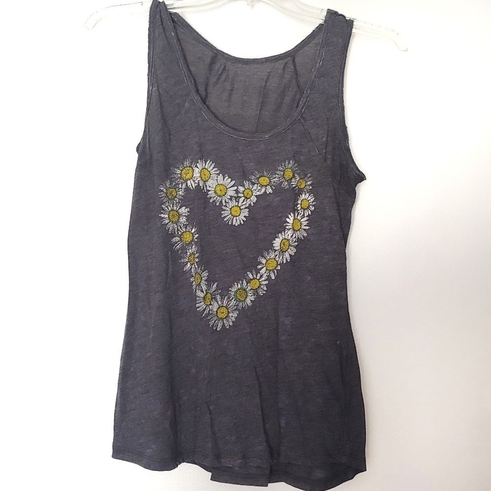 Daisy Heart Gray Stone Wash Tank Top Size Small